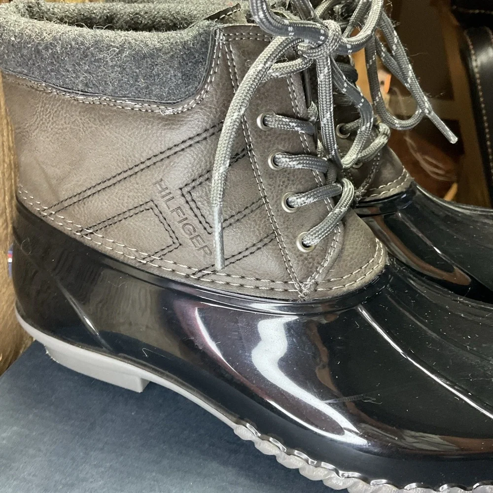 Tommy Hilfiger Womens Henree 2 Duck Boots Stylish & Comfy Size 9 Black/Gray - Picture 3 of 10